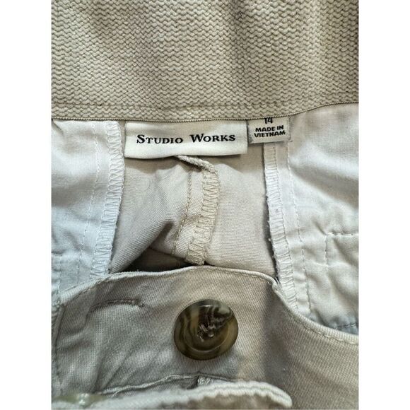 Studio works shorts size 14 - Picture 2 of 6